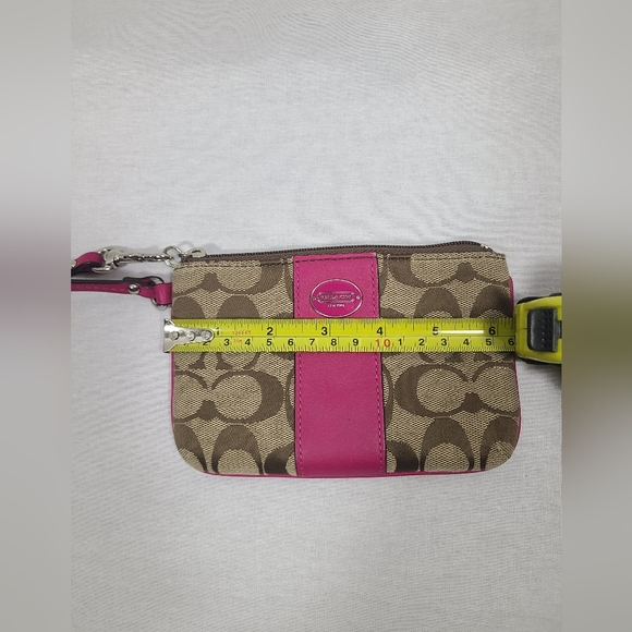 Coach Wristlet- authentic - Picture 5 of 6